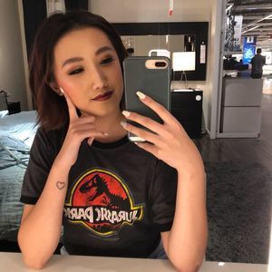 Meet your Posher, Elaine